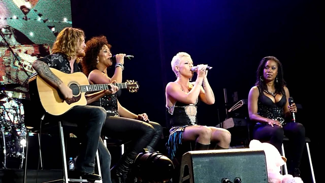 Pink Dear Mr. President You Live Praha / Prague 20.7.2010 Summer