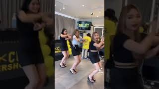 Tiktok Song The Girls Cute Walking Come Dancer In Tiktok Kh Sexy At Face Camera