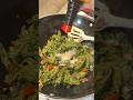 Masak tumis daun singkong