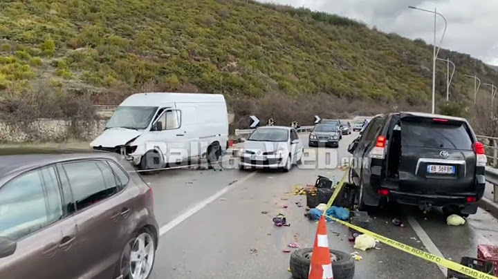 Aksident në Pogradec/ 3 automjete përplasen me njëra-tjetrën, plagosen 7 persona, 2 prej tyre rëndë