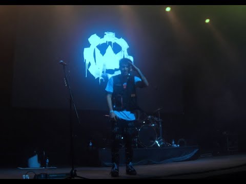 Crown The Empire - Blurry (Out Of Place) / 28.09.2019 camera iphone 8 plus apk