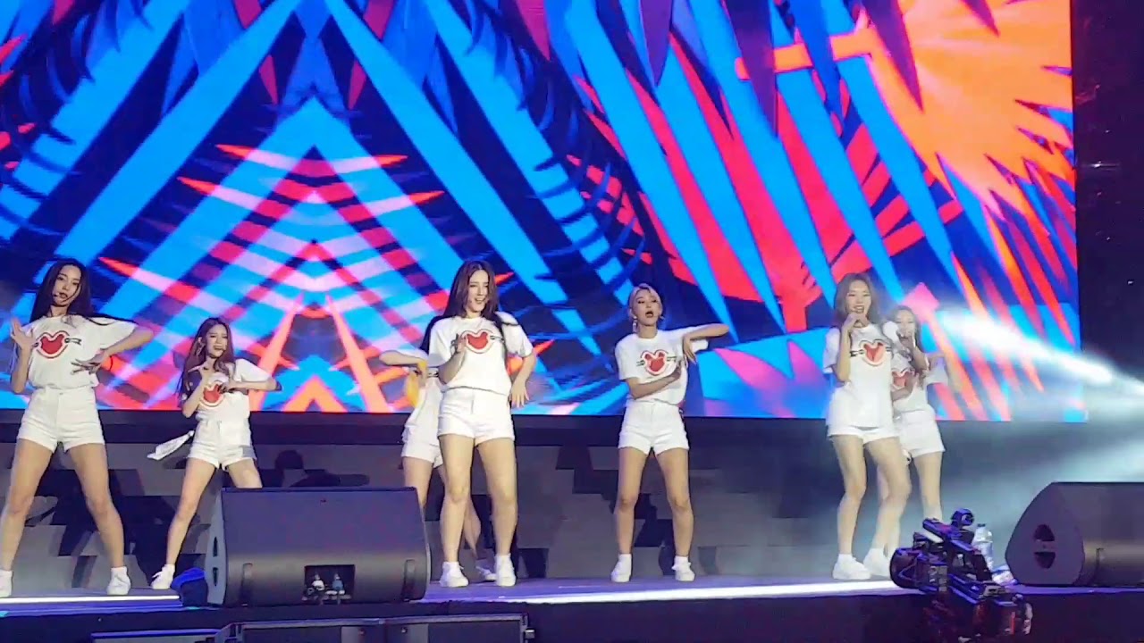 Momoland - Havana (fancam)