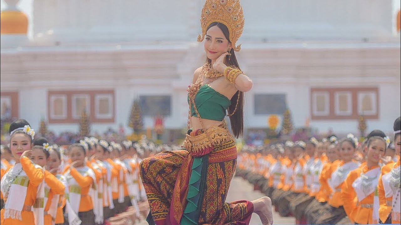 แต้ว ณฐพร รำบวงสรวง งาน #นมัสการพระบรมธาตุนาดูน 2562