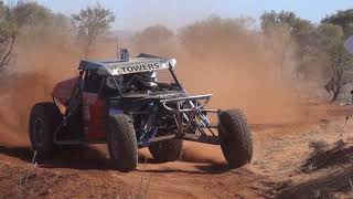 Pro buggy action from prologue in Finke 2019