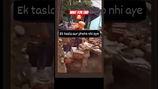 MP mein photo ke liye mazdoori ka natak karte hue 6 ft gaddhe mein gir gaye video viral ho gaya