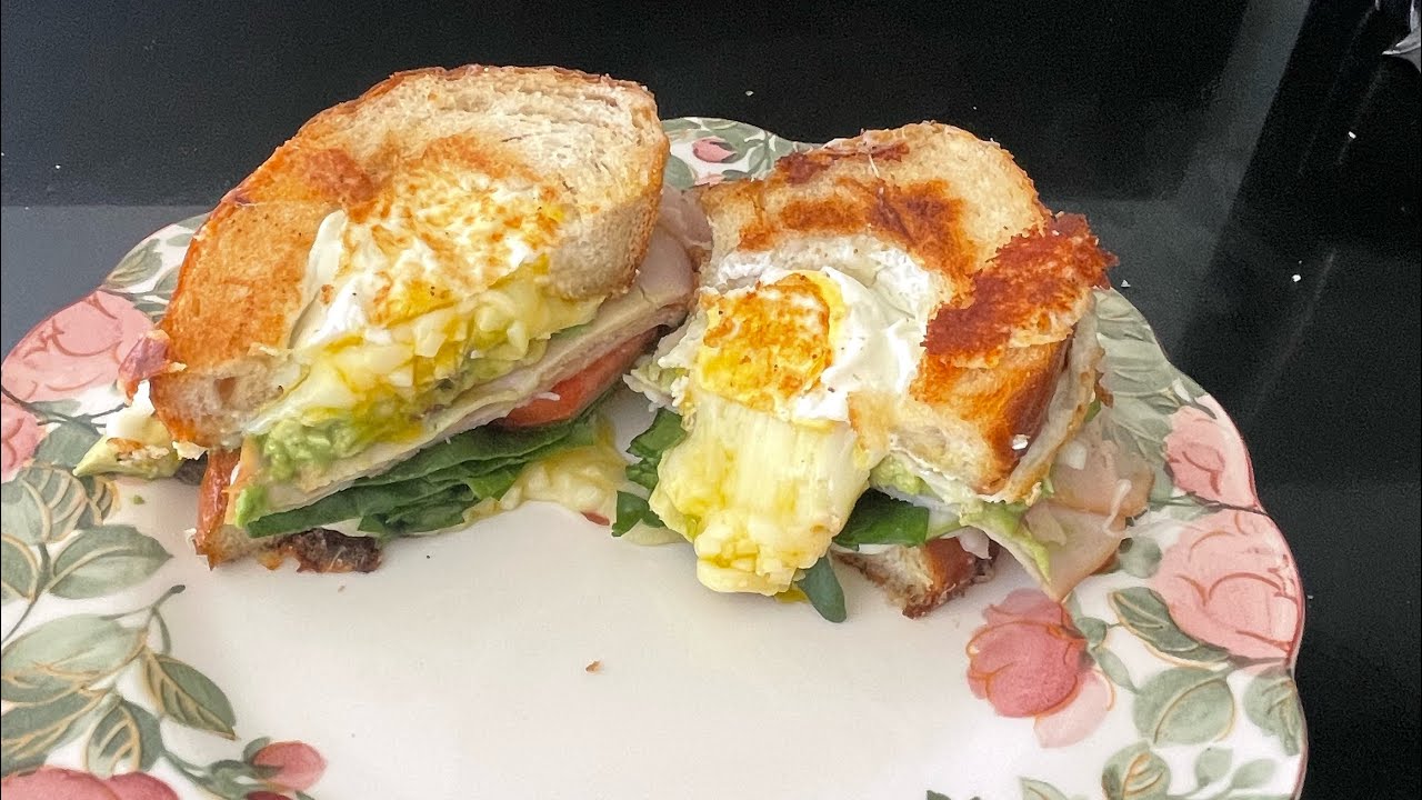 Eggs turkey sandwich. Ami estilo 