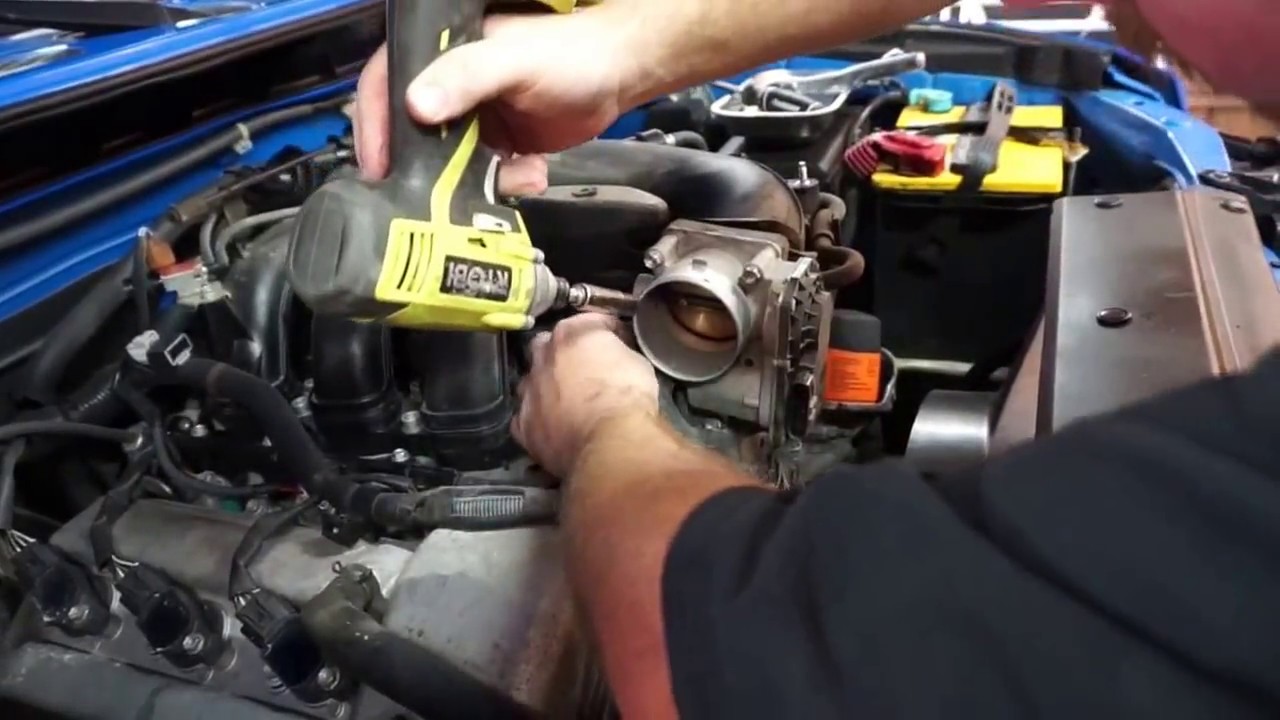 Toyota Fj Cruiser Cleaning The Throttle Body And Maf Sensor Youtube