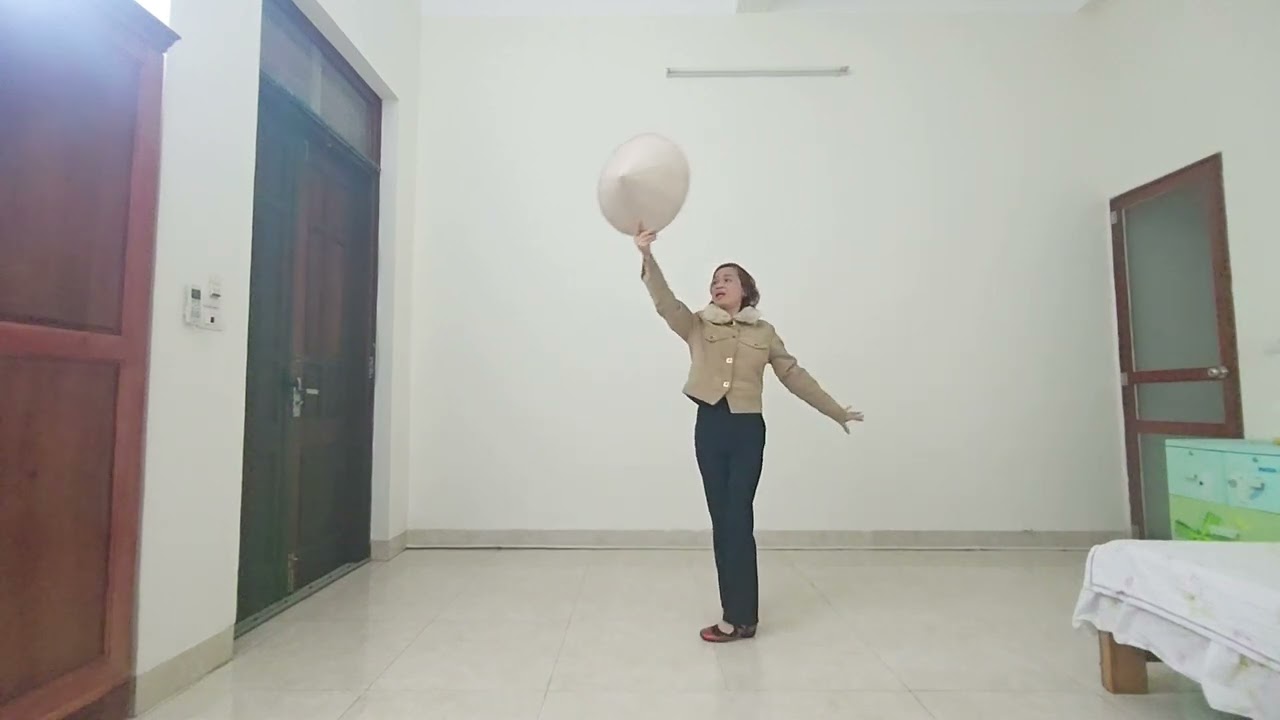 Hướng dẫn chi tiết bài múa nón: Cùng em đi hội mùa xuân/Phạm Thị Lịch