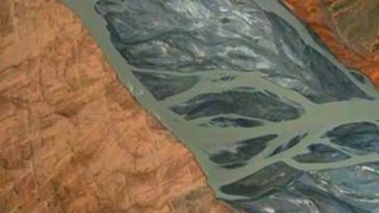 拖挂房车穿越国防公路S101，安集海大峡谷就是大自然杰出的抽象画 #大峡谷 #安集海 #S101 #新疆