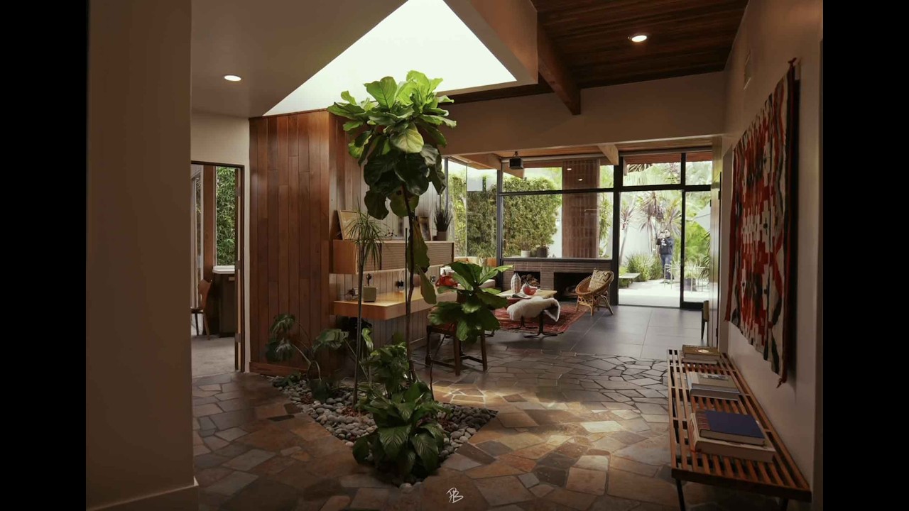 The Robinson Residence by Thomas Downs + Lester Bankhead in Jefferson Park