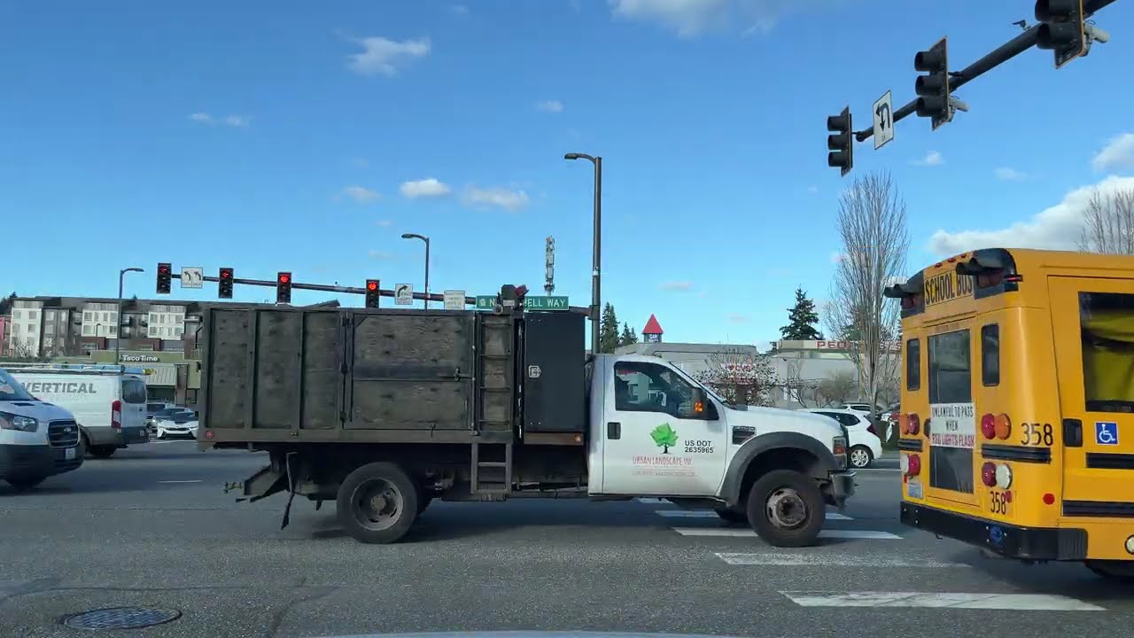 Sunny drive from St. Edwards Park, Kirkland, Washington to Bothell | Pacific Northwest drive