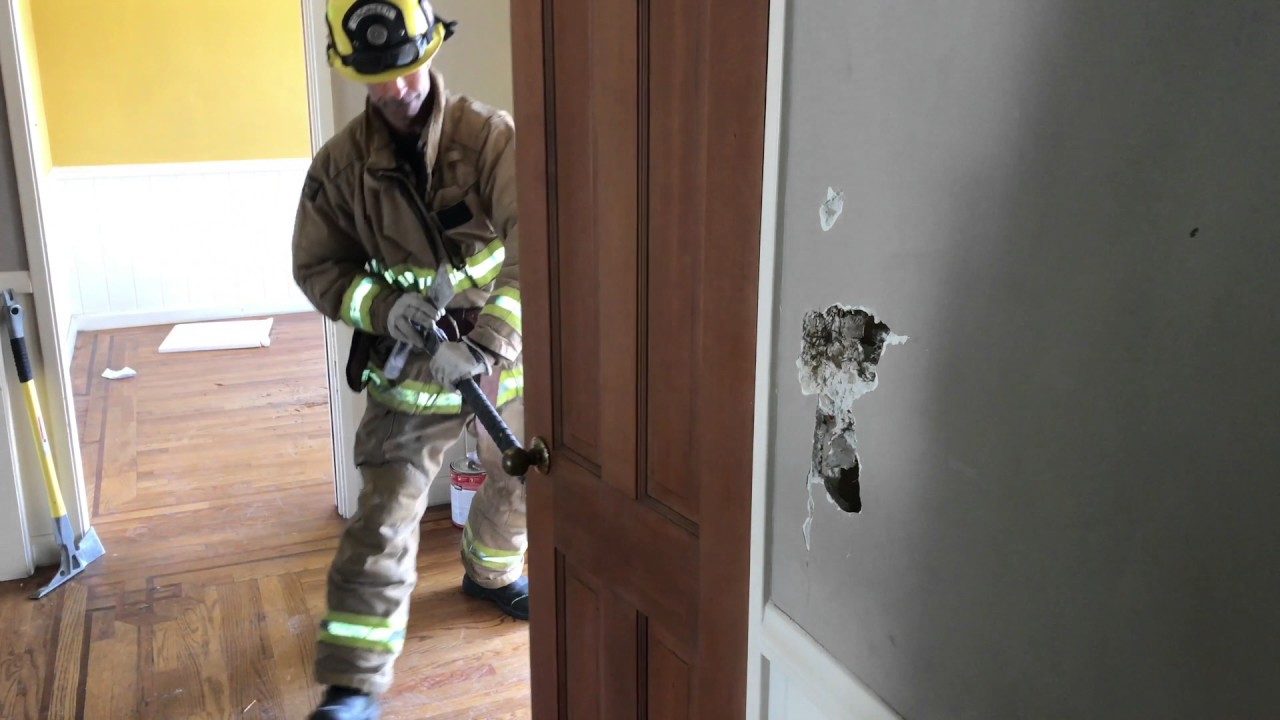 HANDLING INWARD & OUTWARD SWINGING DOORS WITH LOCKS YouTube