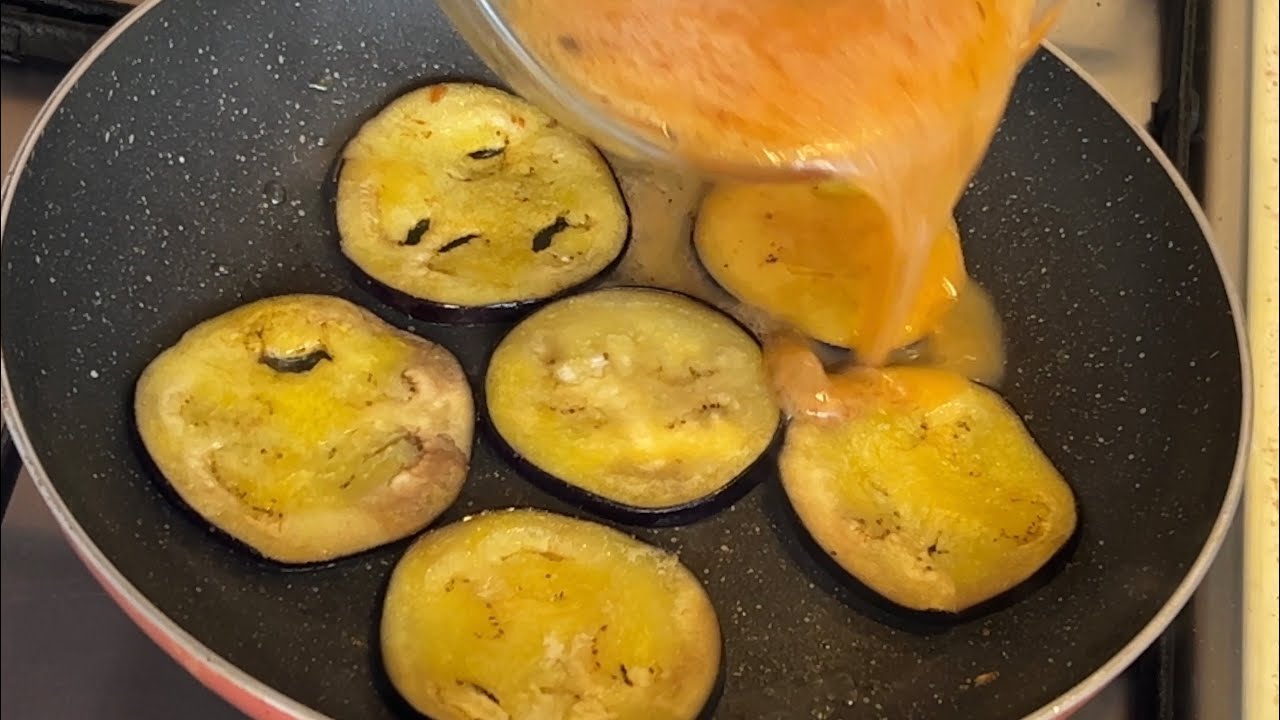 1 Eggplant with 2 eggs! Quick breakfast in 5 minutes. A Delicious