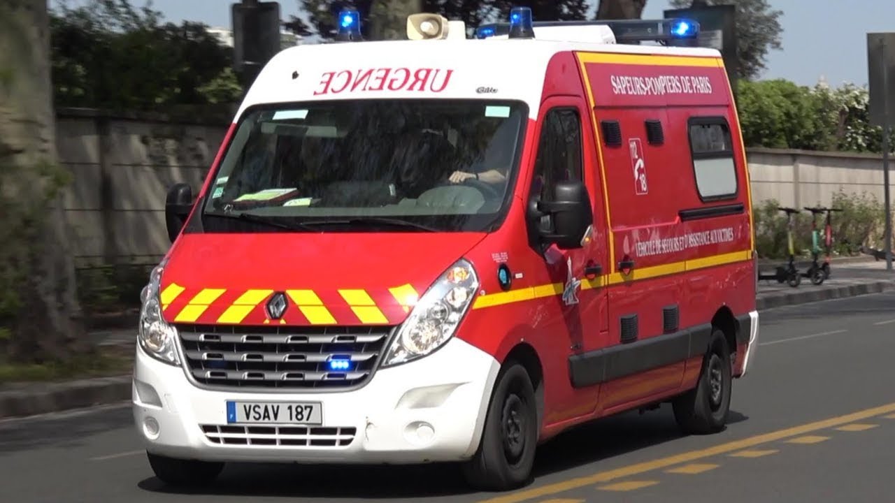 [FR] Paris Ambulances responding to emergencies near Eiffel Tower