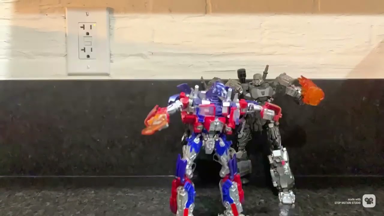 Optimus vs megatron clip/trailer