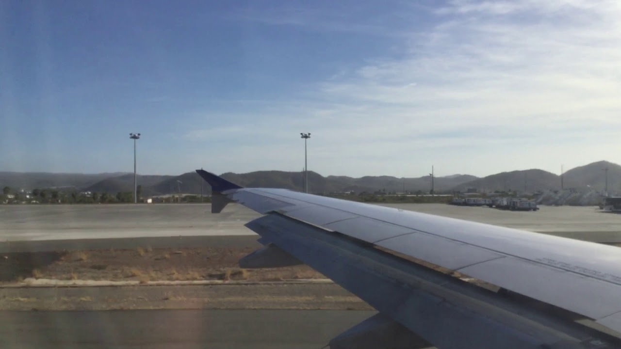 United A320 taking off form San Jose Del Cabo International Airport