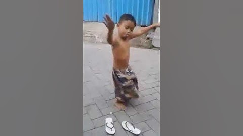 Viral. Bocah kampung goyang santuy..