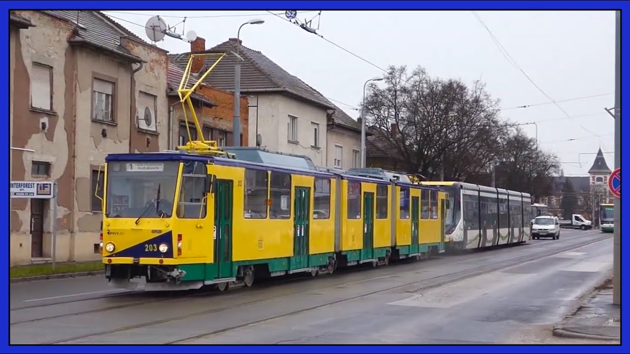 A 203-as ČKD Tatra KT8D5 vontatta el az összetört Skodát [Miskolc]