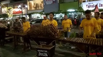 Aksi Pengamen Kreatif Jogjakarta: Calung Punk Malioboro Part 1