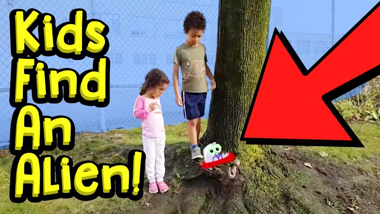 KIDS FIND AN ALIEN! + Scary Halloween Skeleton & Werewolf ✳ TottyChoCho