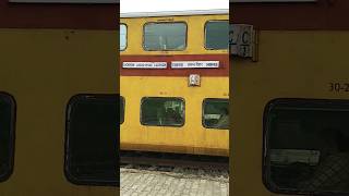12584/Anand Vihar Terminal - Lucknow Jn. AC Double Decker Express #shorts