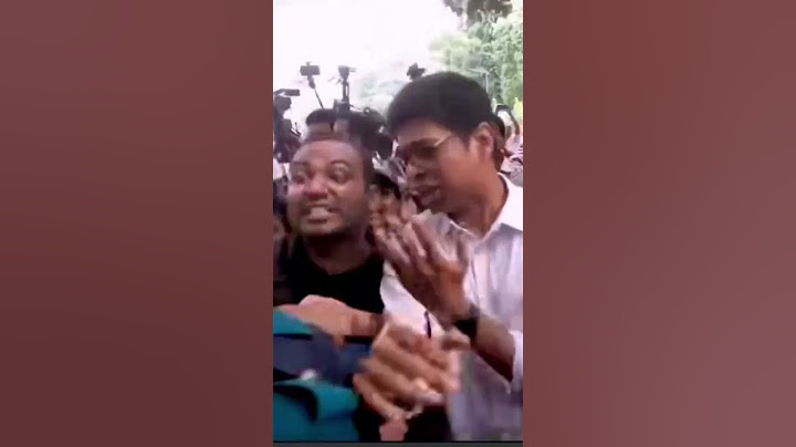 হাইকোর্টের সামনে ছাত্রদের এবং আইনজীবীদের সাথে পুলিশের ধস্তাধস্তি।