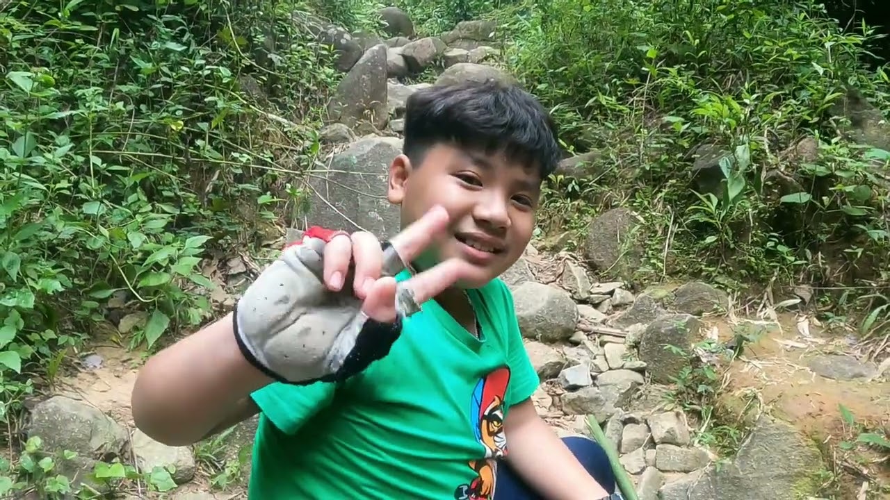 (phần 1)  Ba cha con Leo núi chứa chan đường cột điện xuống đường chùa