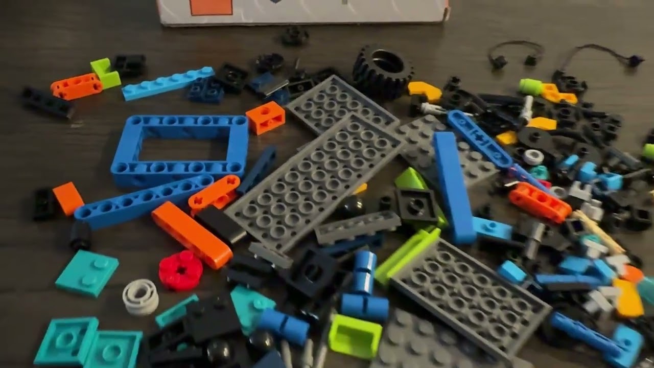 (Lego) Brick City Gym and Fitness Equipment unboxing and review