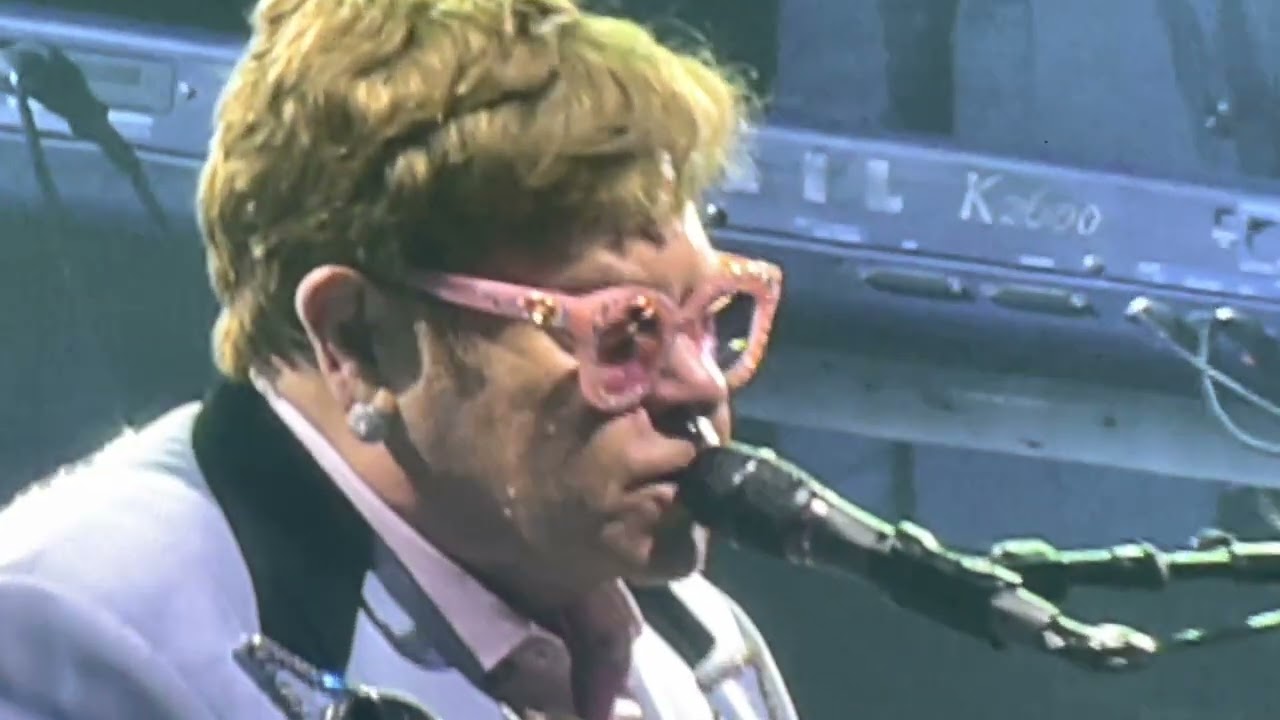 Funeral for a Friend / Love Lies Bleeding Elton John Santa Clara