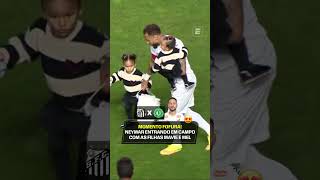 MOMENTO FOFURA ANTES DE SANTOS X CHAPE: NEYMAR ENTRANDO COM AS FILHAS EM CAMPO 😍🥰 #shorts