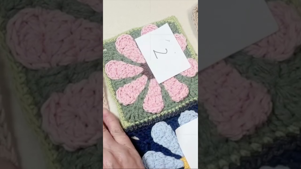 Connecting Retro Daisy Flower Motifs into a Mat: It's gorgeous and