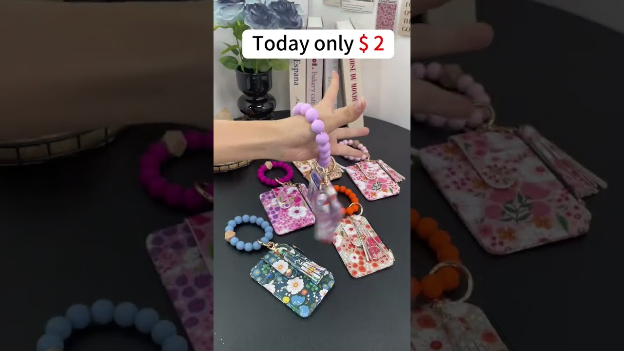 Super cute wallet keychains for teachers & teens! 