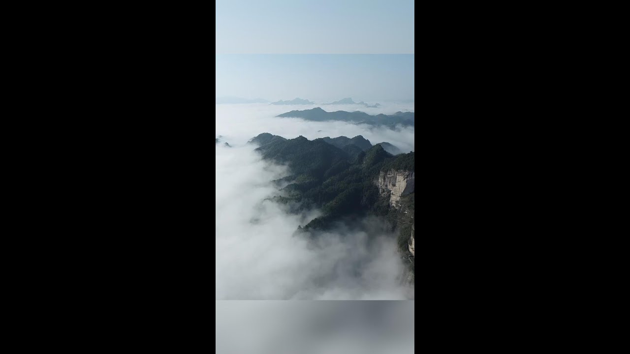 Amazing fog-shrouded peaks of Langshan Mountain in China's Hunan