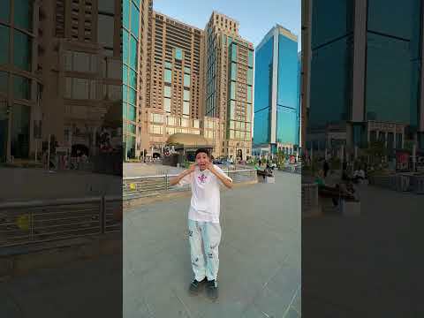 واحنا صغيرين كنا بنلعب عريس وعروسة دلوقتي بعد مكبرنا بتعدي من قدامي ولا كاني كنت جوزها