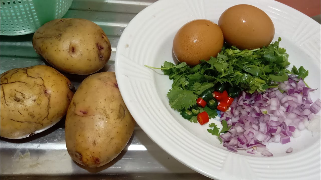 With only 3 potatoes and 2 eggs I made this 😋/ potato & egg recipe