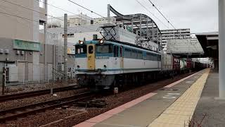 EF65-2127牽引の貨物列車5087レ 須磨海浜公園駅通過 2022年6月19日撮影