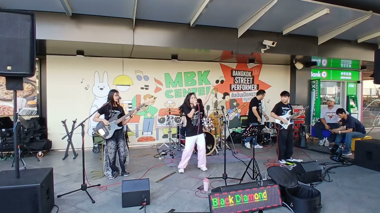 #YOUNG​ FULL BAND​ @MBK​ SKYWALK#ผ่าน/slot machine/วงดนตรี​นักเรียน#Black​ diamond​#Kita​ Academy