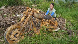 Download Lagu Girl finds rusty 1975 motorbike that was swept away by flood years ago and sells it to mechanic MP3 Download Lagu Girl finds rusty 1975 motorbike that was swept away by flood years ago and sells it to mechanic MP3