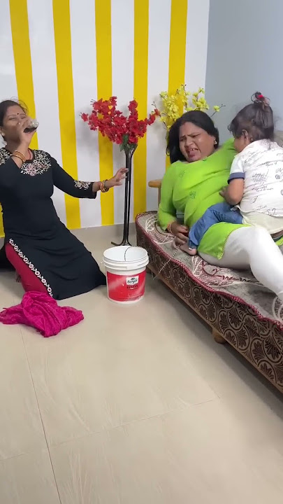 Kitni bereham hai duniya Peene bhi nahi deti😂🤪 Ye to prank ho Gaya#shorts #funny #comedy #ytshorts
