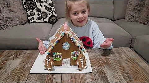 Building a Gingerbread House with MiniSmart 🎄🍭