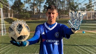 A LUVA DE GOLEIRO COM ESPINHO ( furou a bola? )