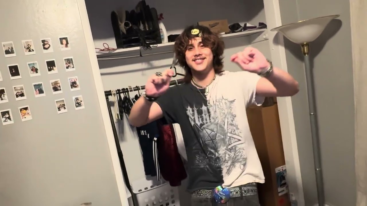 LuckyStar7 - IPLAYMINECRAFTIDONTFWROBLOX (Official Music Video)