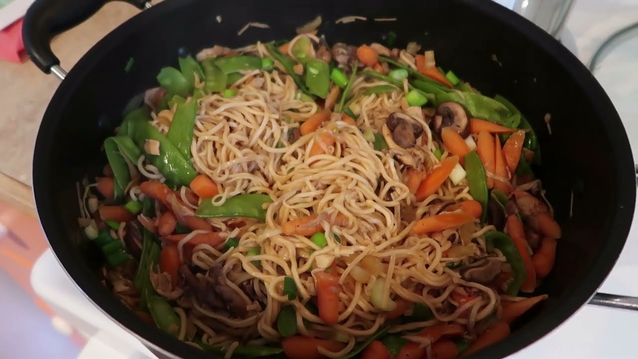 BUHAY FILIPINA SA CANADA: PANCIT GULAY SARAP