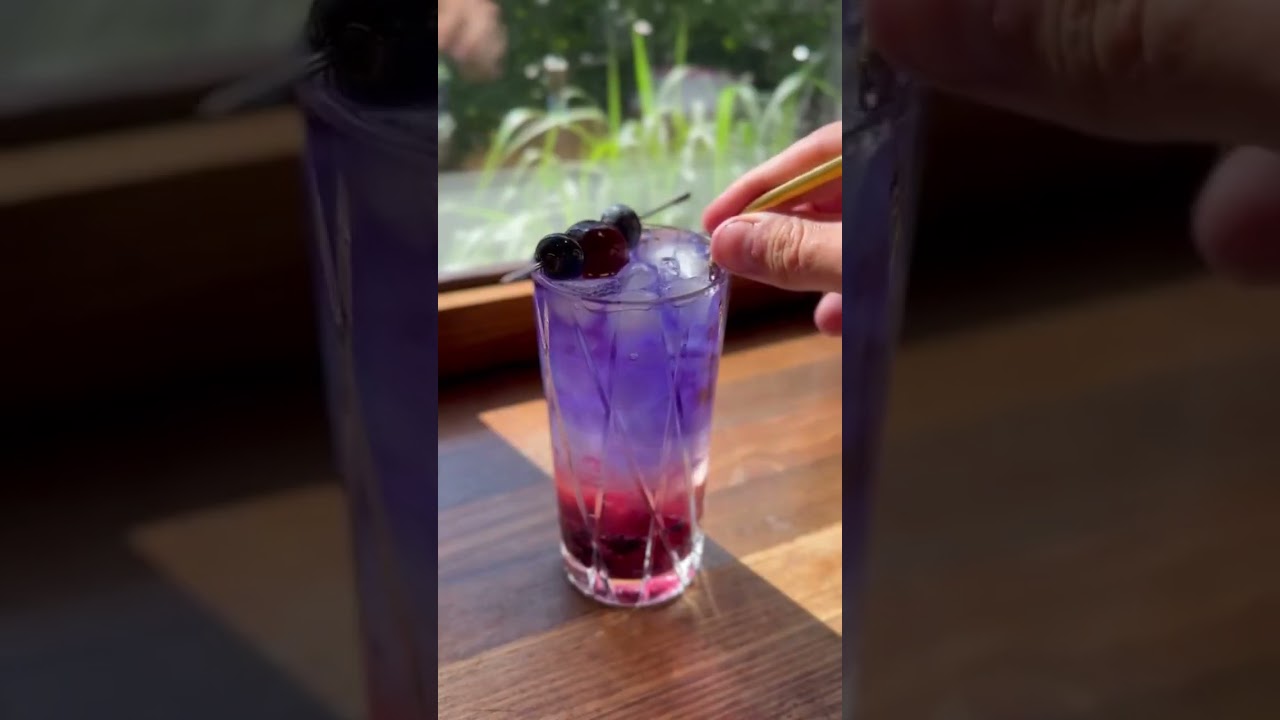 Cosmic Cooler med Cosmic Vodka! En fräsch drink med svenska bär