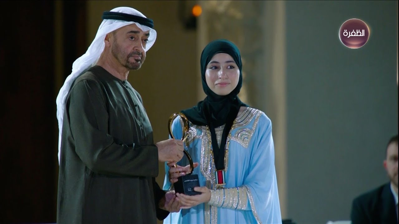 صاحب السمو الشيخ محمد بن زايد آل نهيان رئيس الدولة "حفظه الله" يكرم سلامة سيف الطنيجي