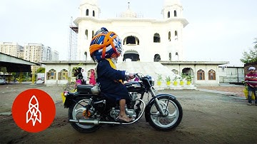 Baba Singh and His 200-Pound Turban