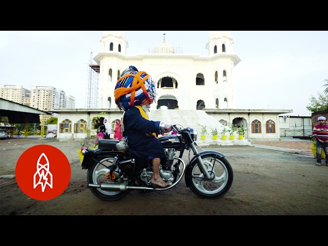 Baba Singh and His 200-Pound Turban