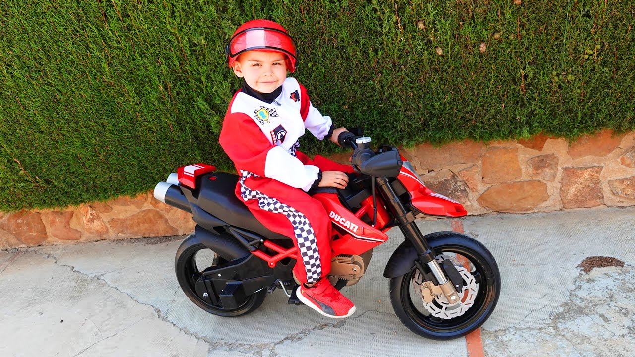 Дима распаковал и собрал новый мотоцикл Дукати | Дима и Машинки - YouTube