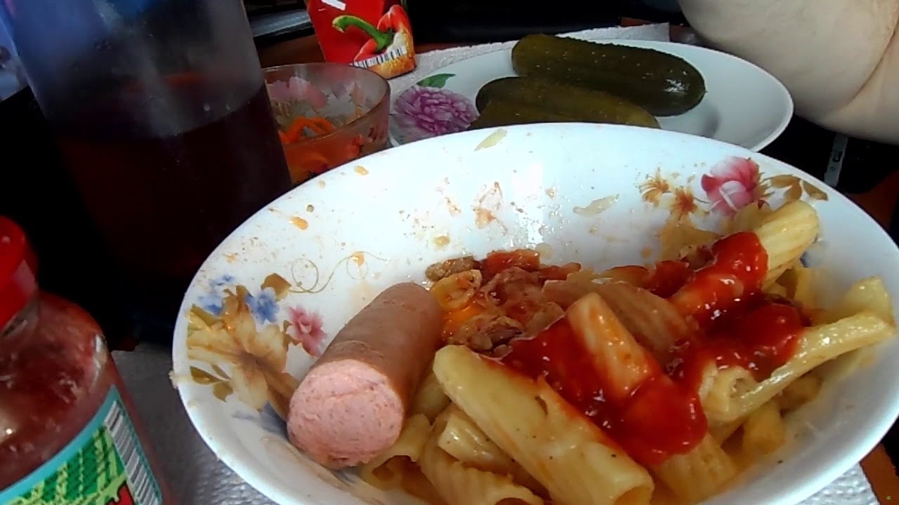 ОБЖОР:МАКАРОНЫ С СОСИСКАМИ И С СЫРОМ, СОЛЕНЫЕ ОГУРЦЫ, КОРЕЙСКАЯ МОРКОВКА, КОМПОТ
