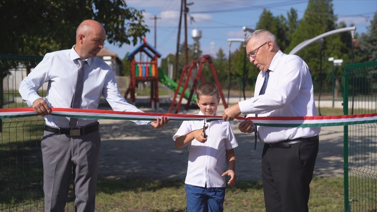 GYERMEKEK ÖRÖME – Új játszóteret létesítettek Karácsondon